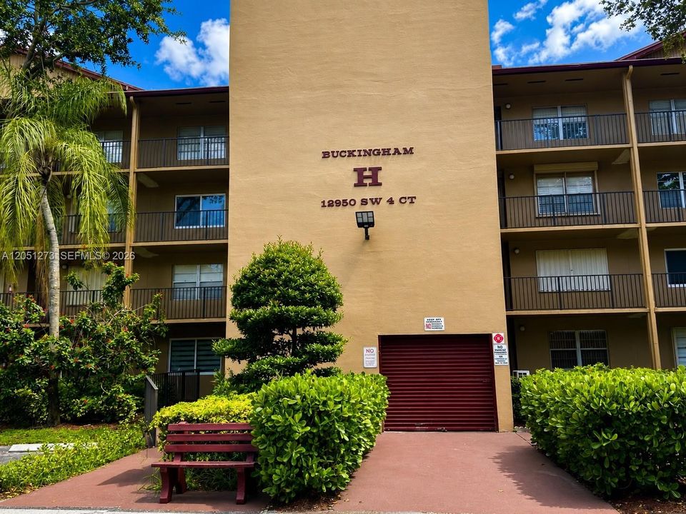 For Sale: $205,000 (2 beds, 2 baths, 1351 Square Feet)