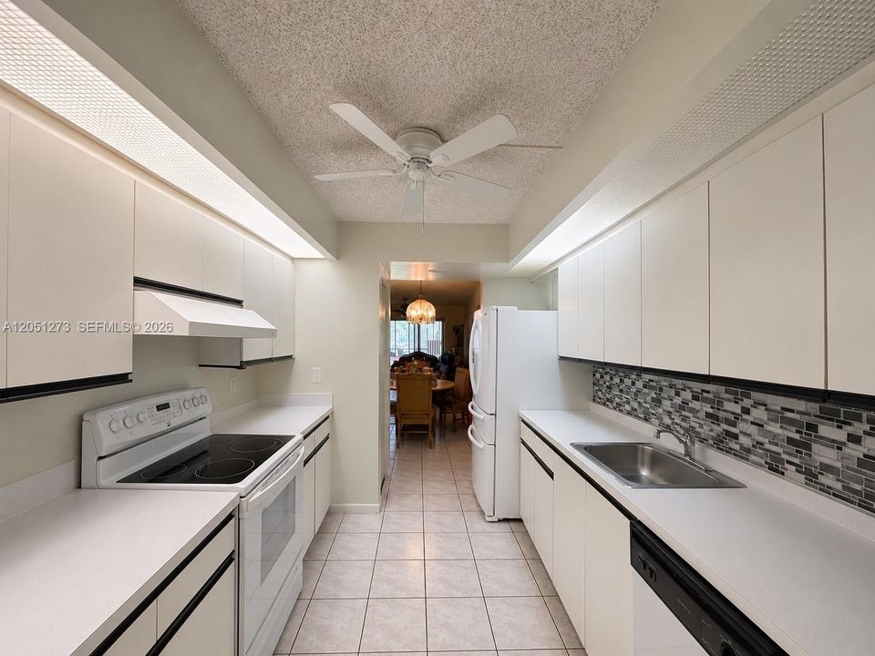 For Sale: $205,000 (2 beds, 2 baths, 1351 Square Feet)