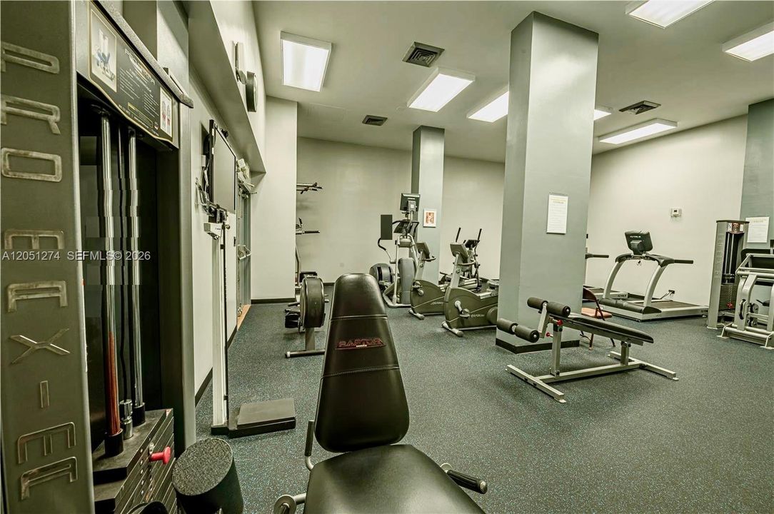 For Sale: $325,000 (2 beds, 2 baths, 1233 Square Feet)