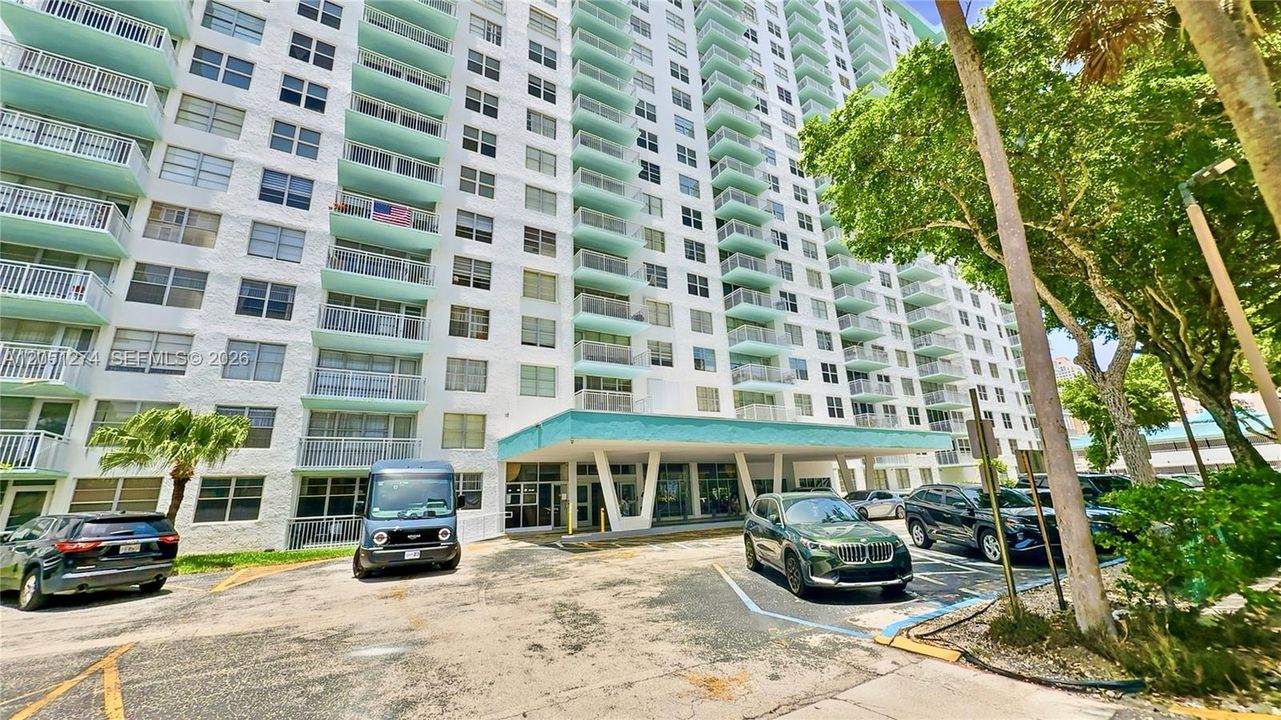 For Sale: $325,000 (2 beds, 2 baths, 1233 Square Feet)