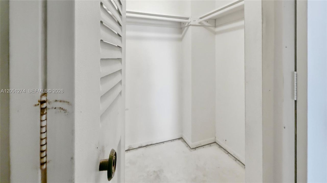 Walking closet