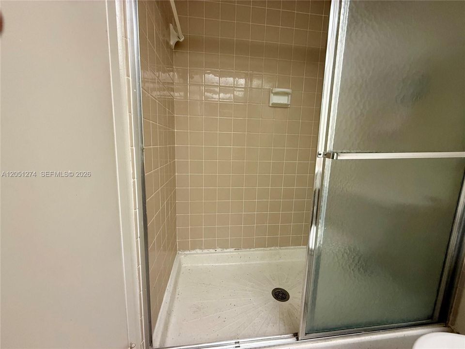 For Sale: $325,000 (2 beds, 2 baths, 1233 Square Feet)