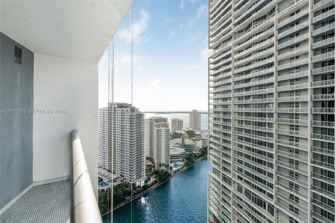 For Sale: $549,999 (1 beds, 1 baths, 816 Square Feet)