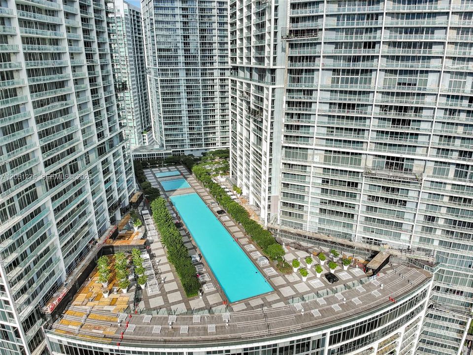 For Sale: $549,999 (1 beds, 1 baths, 816 Square Feet)