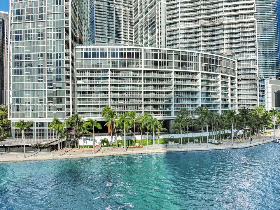 For Sale: $549,999 (1 beds, 1 baths, 816 Square Feet)