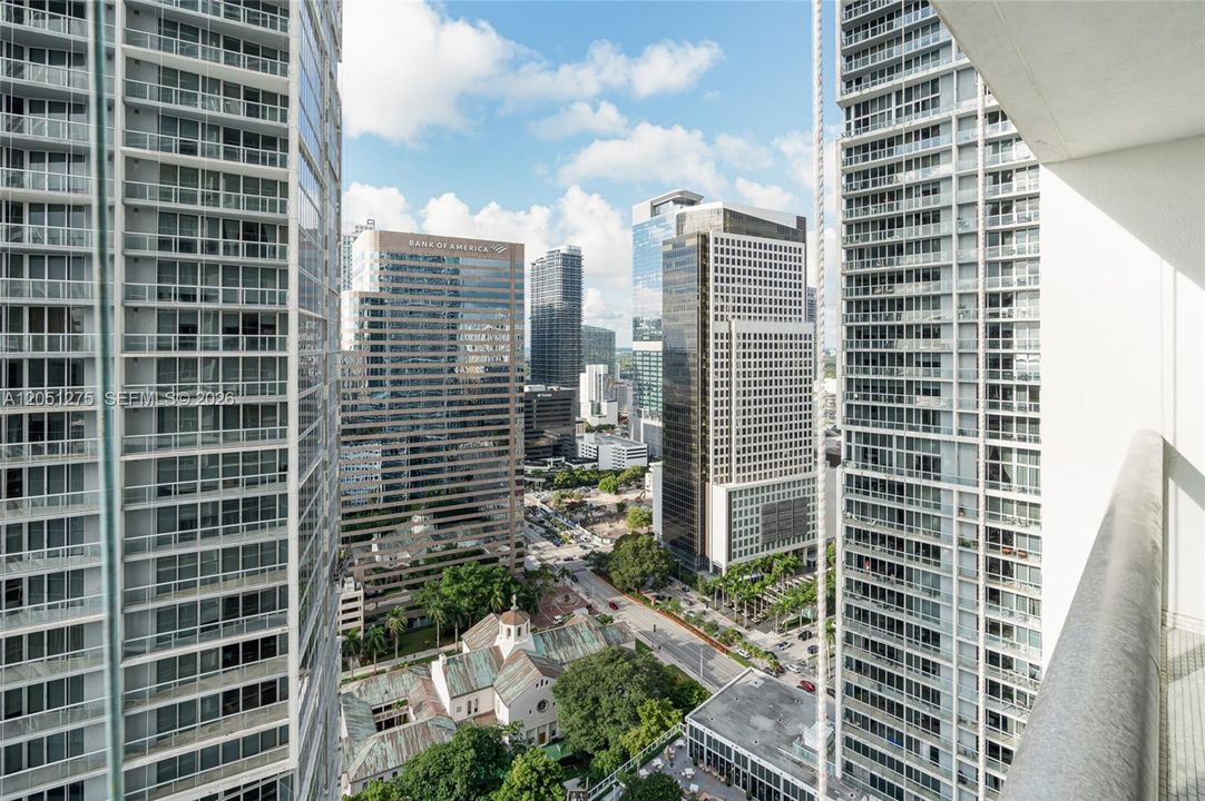 For Sale: $549,999 (1 beds, 1 baths, 816 Square Feet)