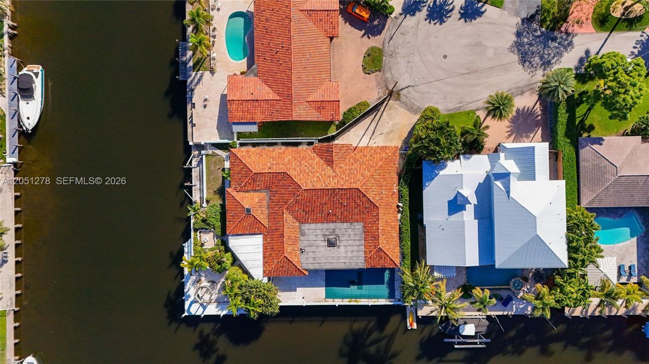 For Sale: $1,900,000 (5 beds, 4 baths, 4133 Square Feet)