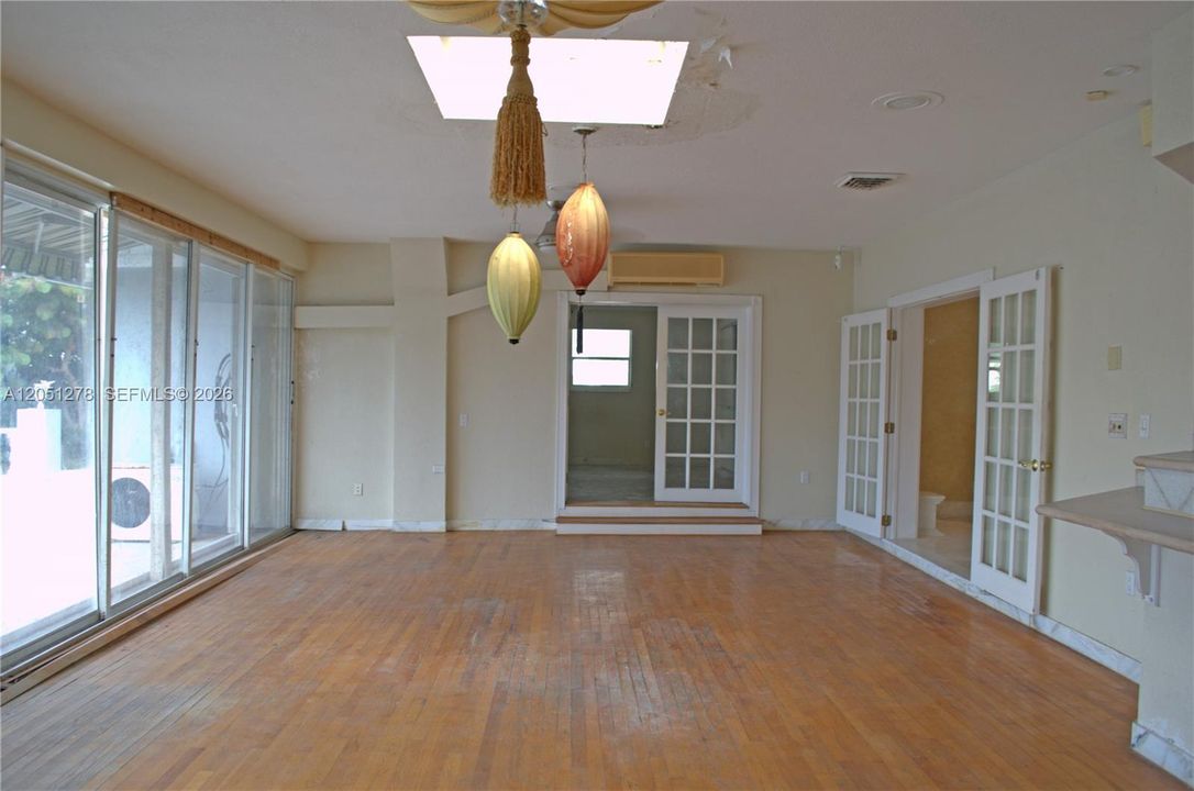 For Sale: $1,900,000 (5 beds, 4 baths, 4133 Square Feet)