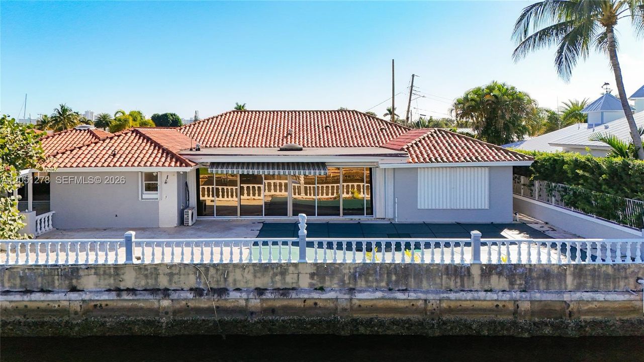 For Sale: $1,900,000 (5 beds, 4 baths, 4133 Square Feet)