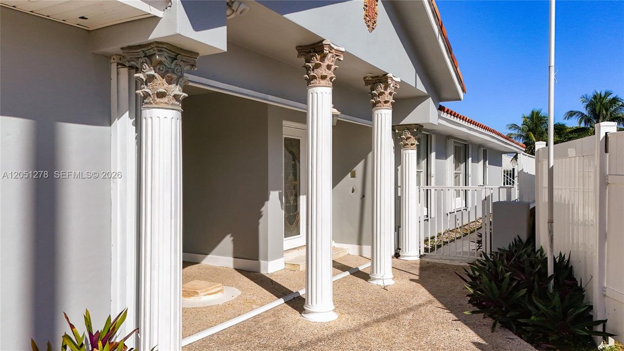 For Sale: $1,900,000 (5 beds, 4 baths, 4133 Square Feet)