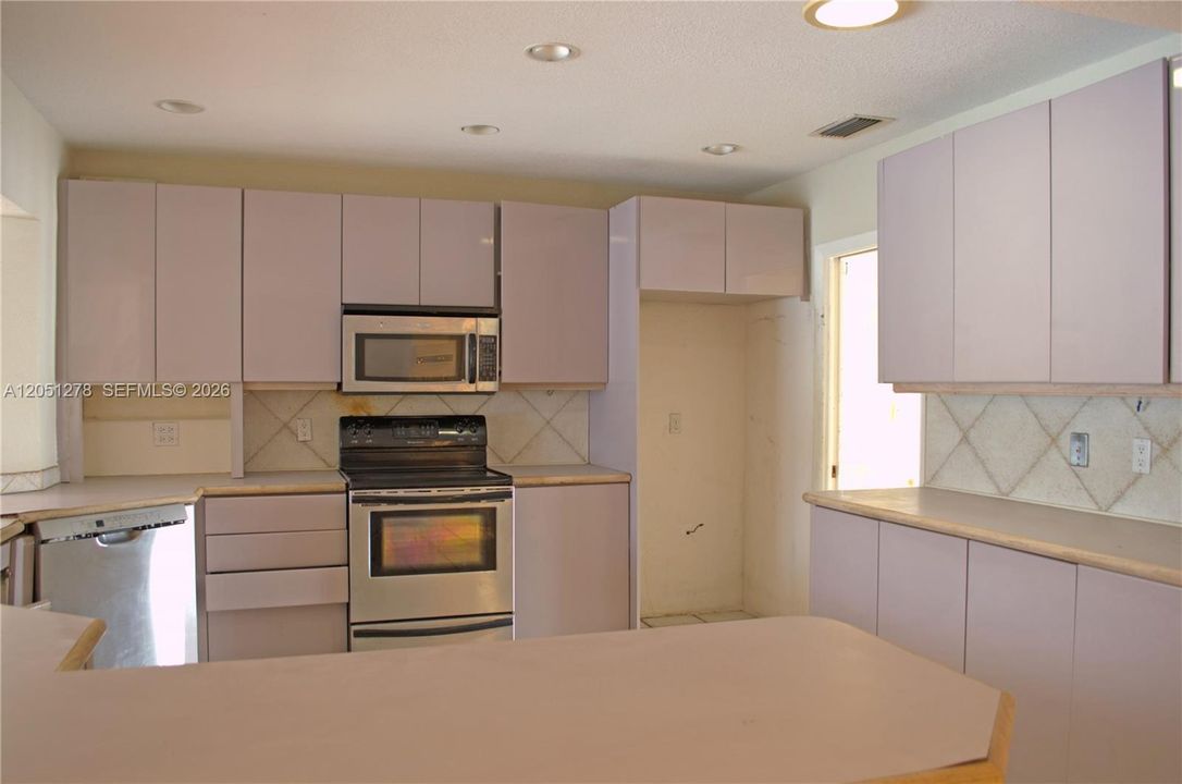 For Sale: $1,900,000 (5 beds, 4 baths, 4133 Square Feet)
