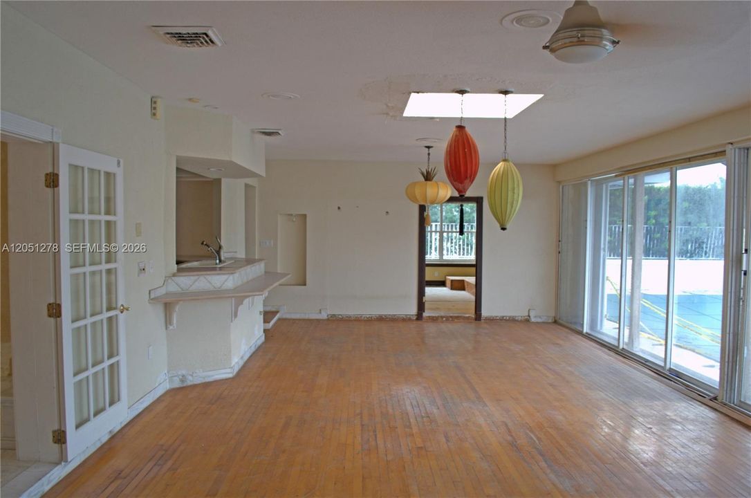 For Sale: $1,900,000 (5 beds, 4 baths, 4133 Square Feet)