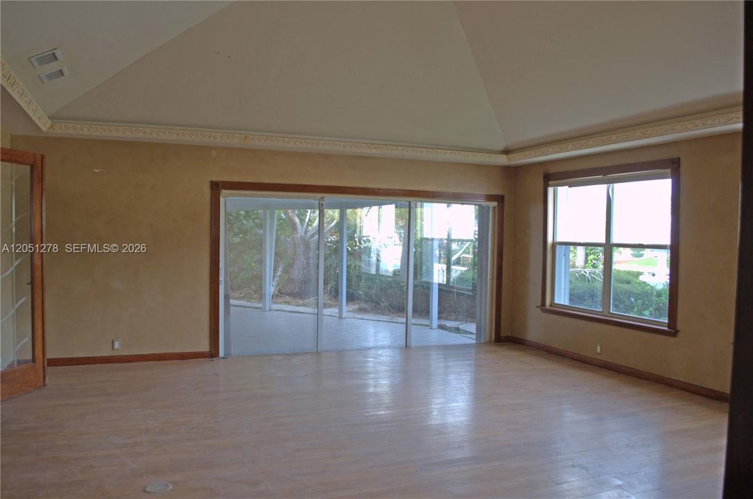 For Sale: $1,900,000 (5 beds, 4 baths, 4133 Square Feet)