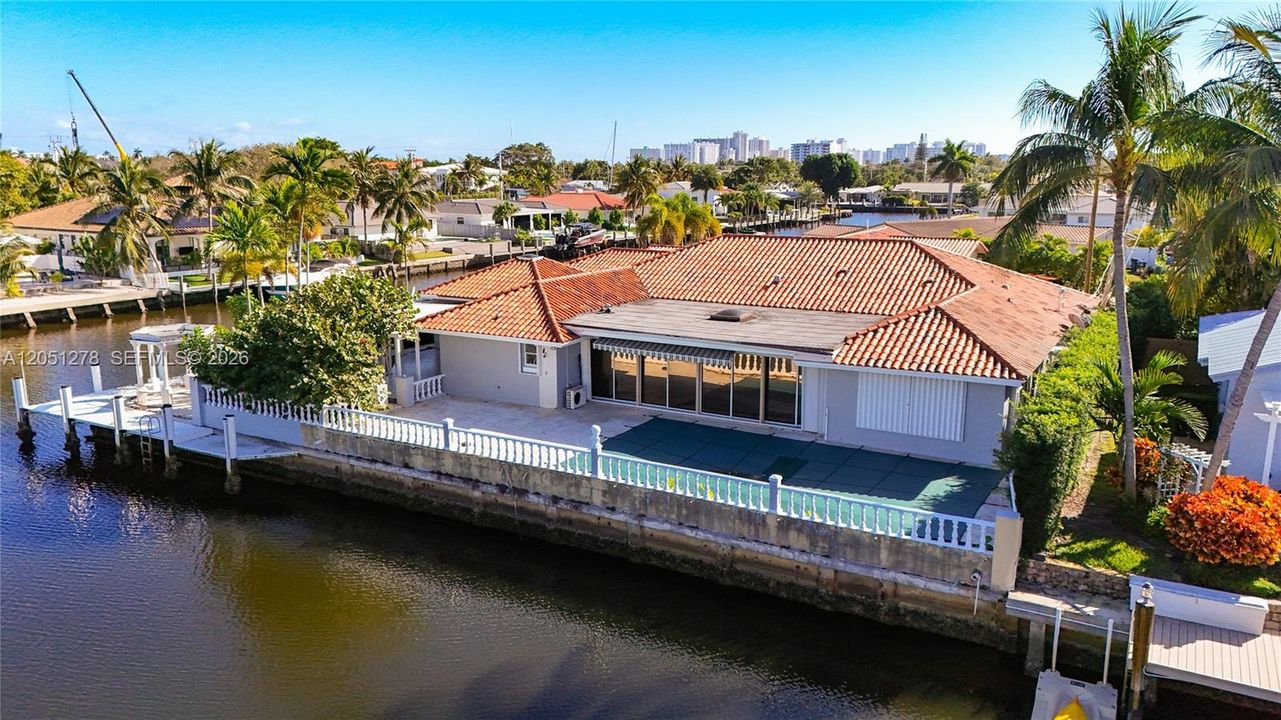 For Sale: $1,900,000 (5 beds, 4 baths, 4133 Square Feet)