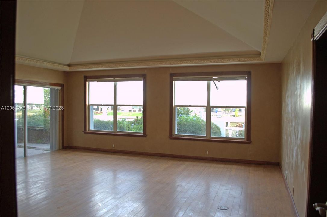 For Sale: $1,900,000 (5 beds, 4 baths, 4133 Square Feet)