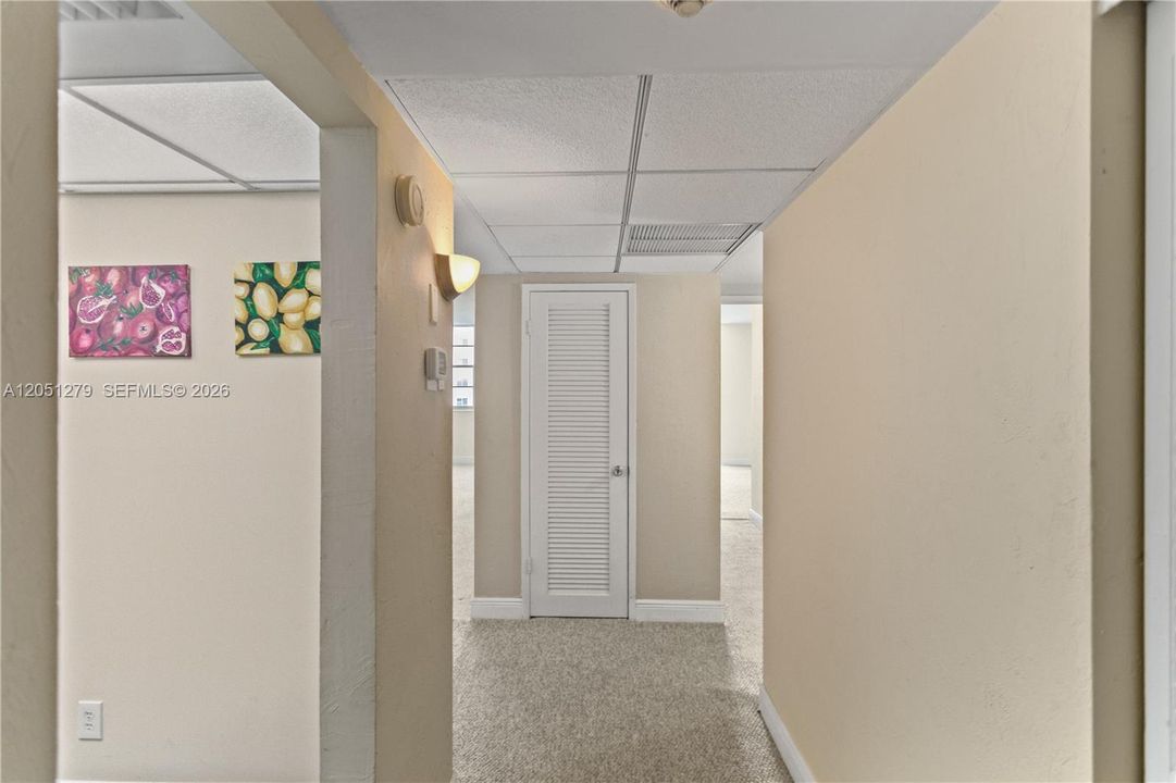 For Rent: $2,000 (1 beds, 1 baths, 1000 Square Feet)