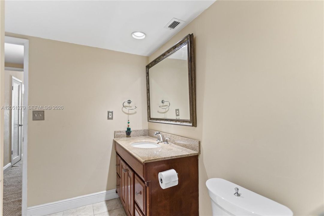 For Rent: $2,000 (1 beds, 1 baths, 1000 Square Feet)