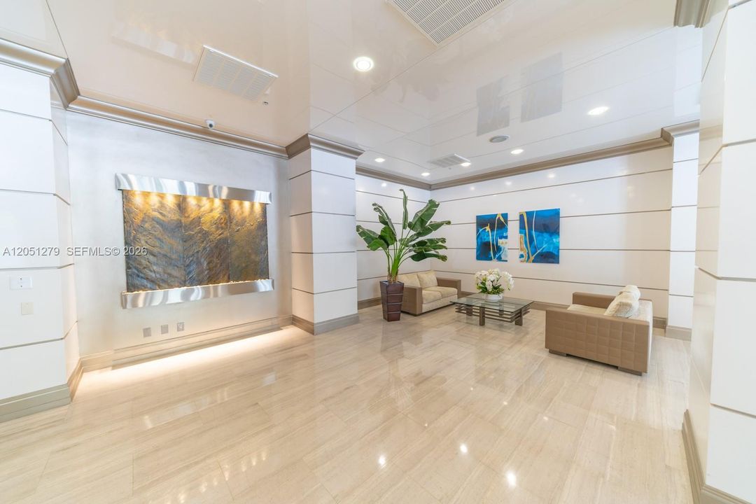 For Rent: $2,000 (1 beds, 1 baths, 1000 Square Feet)