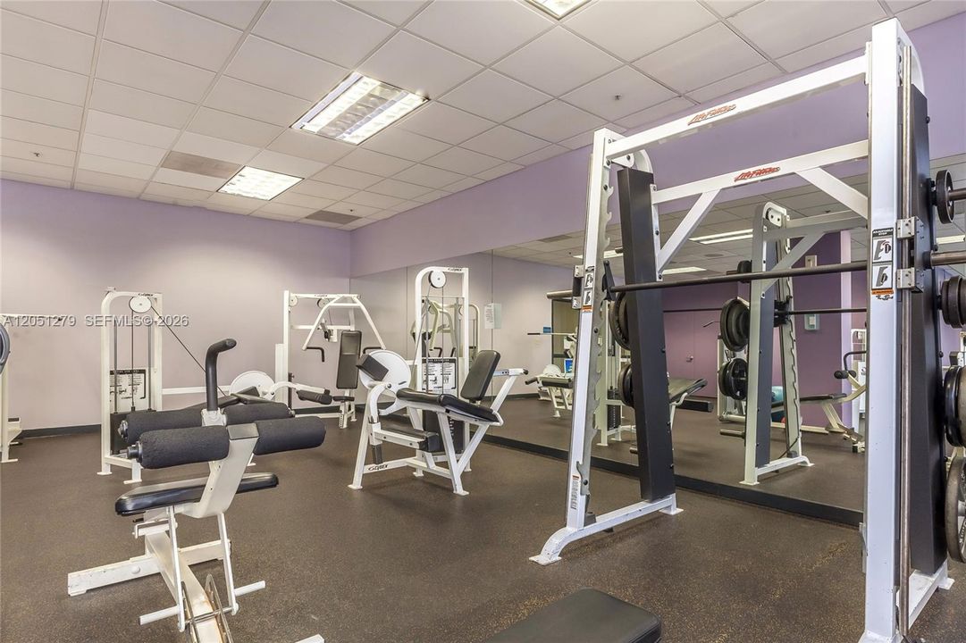 For Rent: $2,000 (1 beds, 1 baths, 1000 Square Feet)