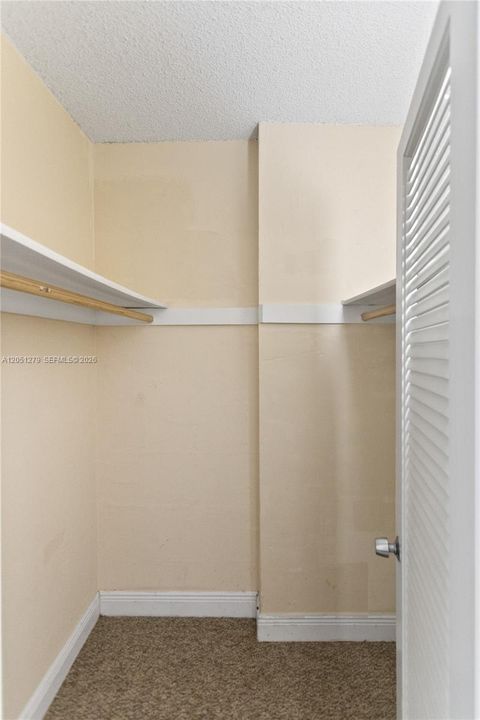 For Rent: $2,000 (1 beds, 1 baths, 1000 Square Feet)