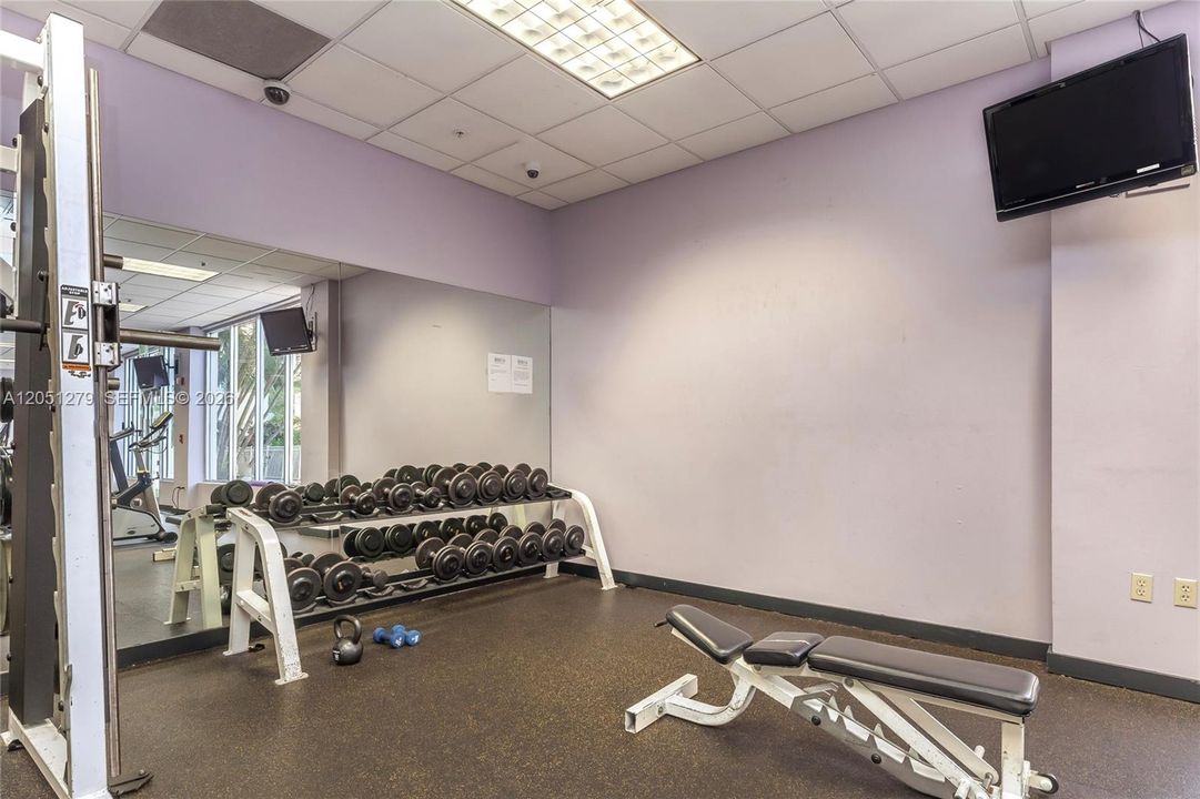 For Rent: $2,000 (1 beds, 1 baths, 1000 Square Feet)