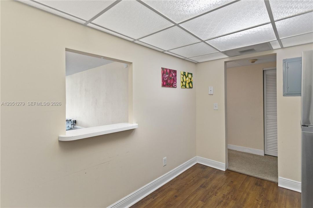 For Rent: $2,000 (1 beds, 1 baths, 1000 Square Feet)