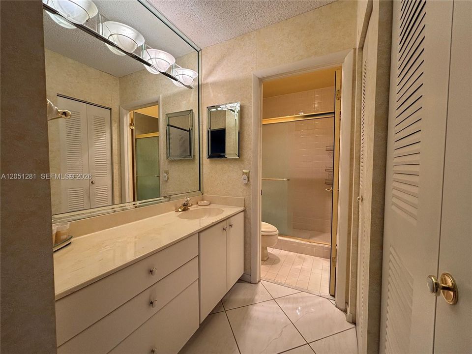 В аренду: $2,200 (2 спален, 2 ванн, 1060 Квадратных фут)
