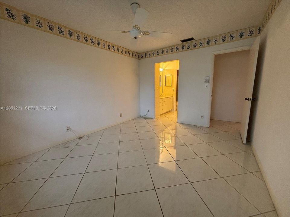 В аренду: $2,200 (2 спален, 2 ванн, 1060 Квадратных фут)