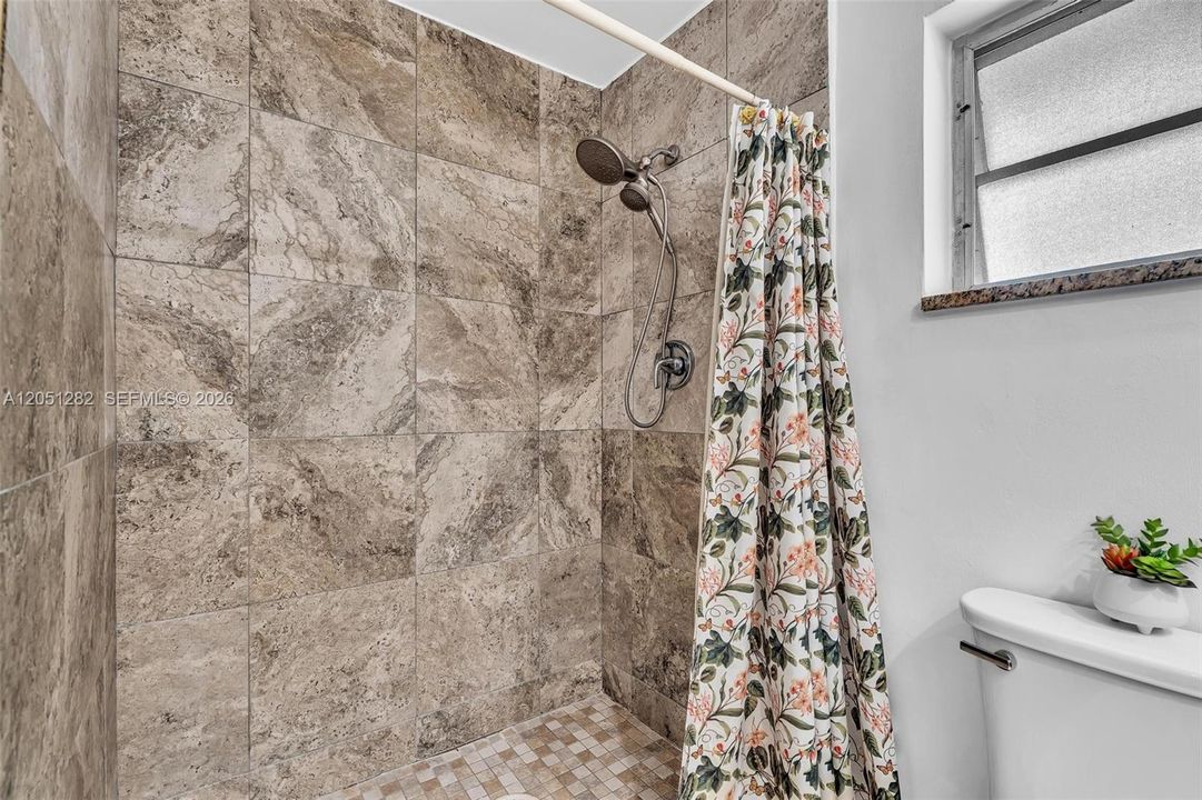 En Venta: $549,990 (3 camas, 2 baños, 1952 Pies cuadrados)