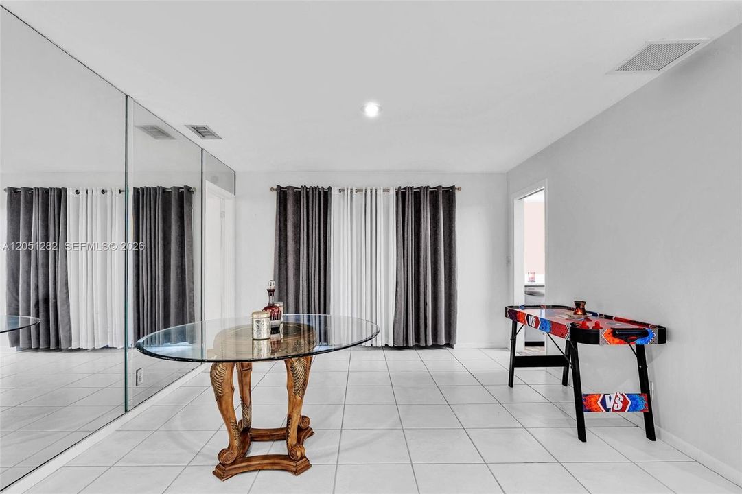 En Venta: $549,990 (3 camas, 2 baños, 1952 Pies cuadrados)