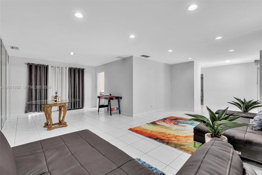 En Venta: $549,990 (3 camas, 2 baños, 1952 Pies cuadrados)