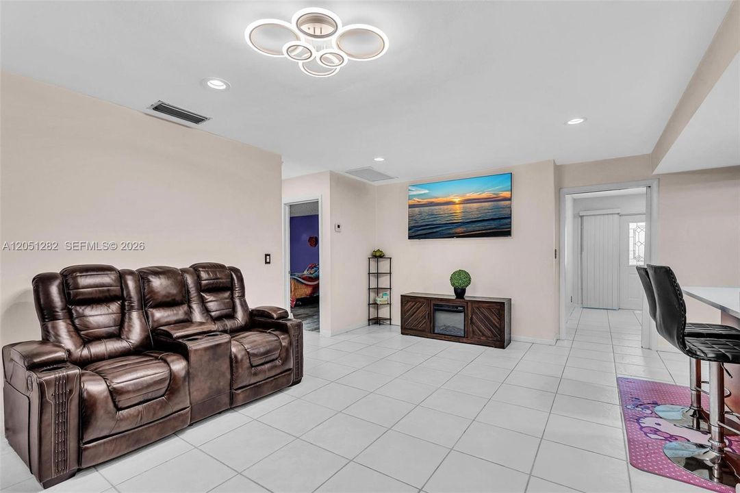 En Venta: $549,990 (3 camas, 2 baños, 1952 Pies cuadrados)