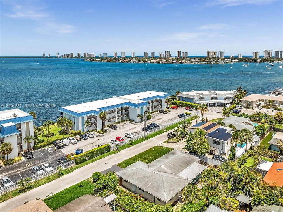 En Venta: $549,990 (3 camas, 2 baños, 1952 Pies cuadrados)