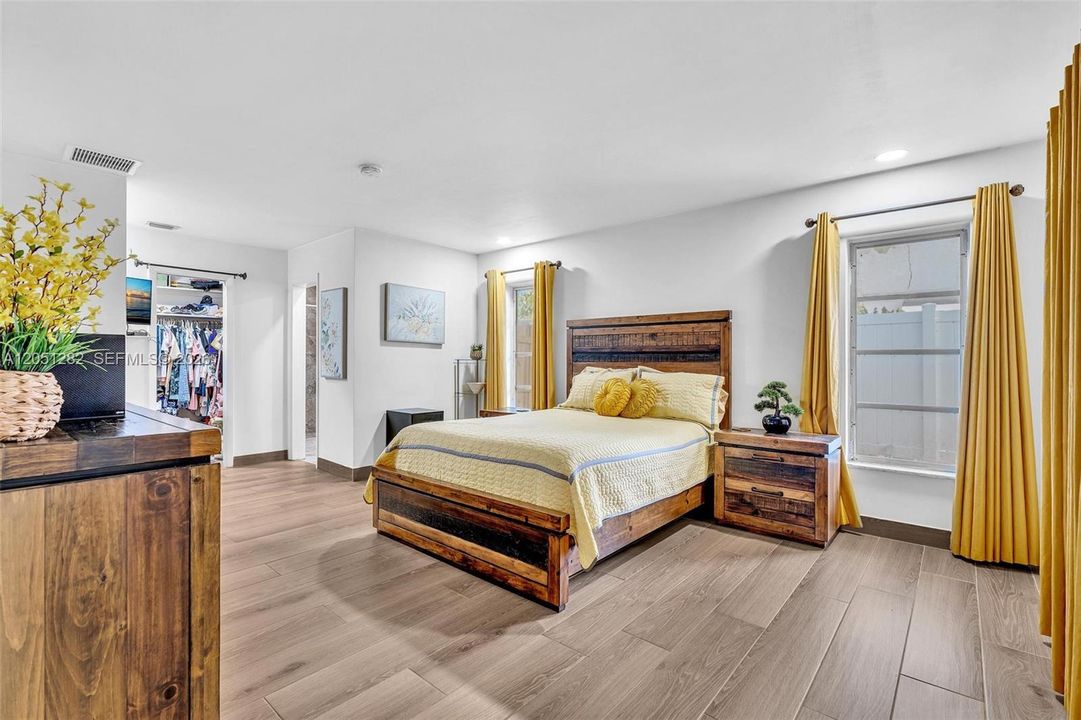 En Venta: $549,990 (3 camas, 2 baños, 1952 Pies cuadrados)