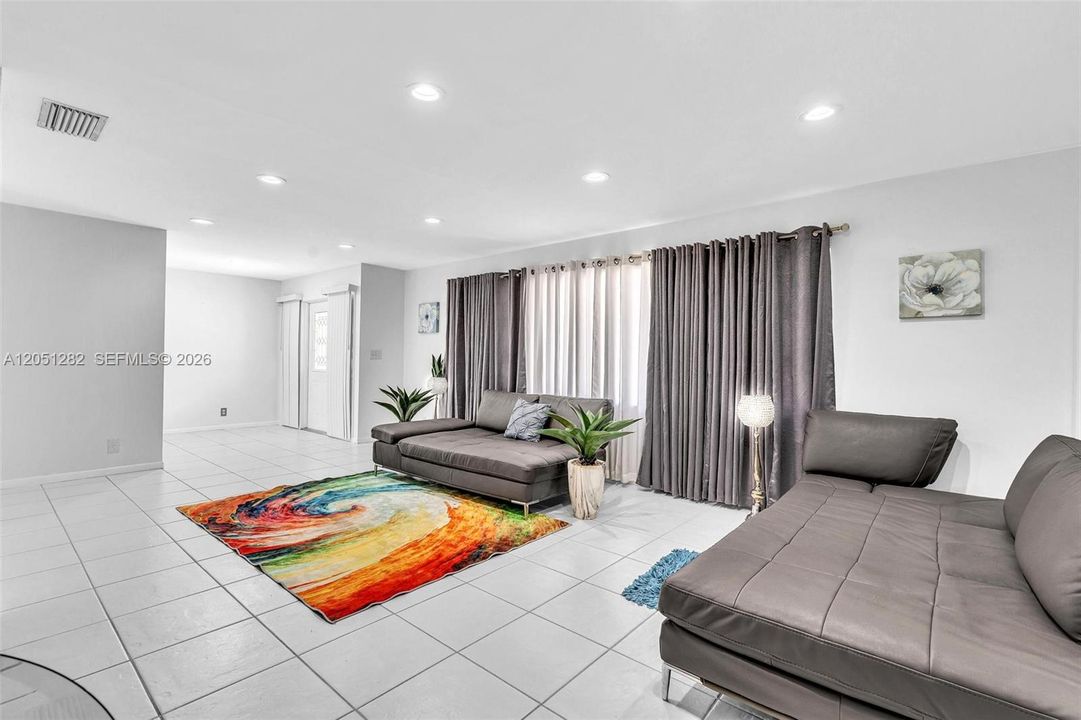 En Venta: $549,990 (3 camas, 2 baños, 1952 Pies cuadrados)