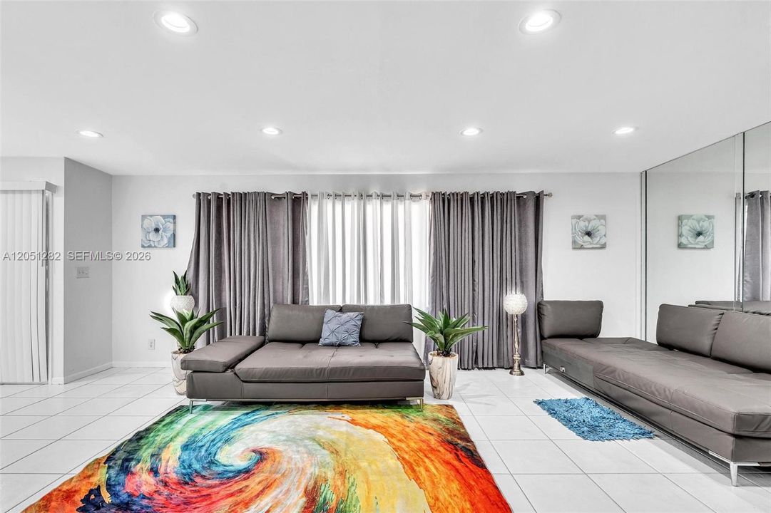 En Venta: $549,990 (3 camas, 2 baños, 1952 Pies cuadrados)