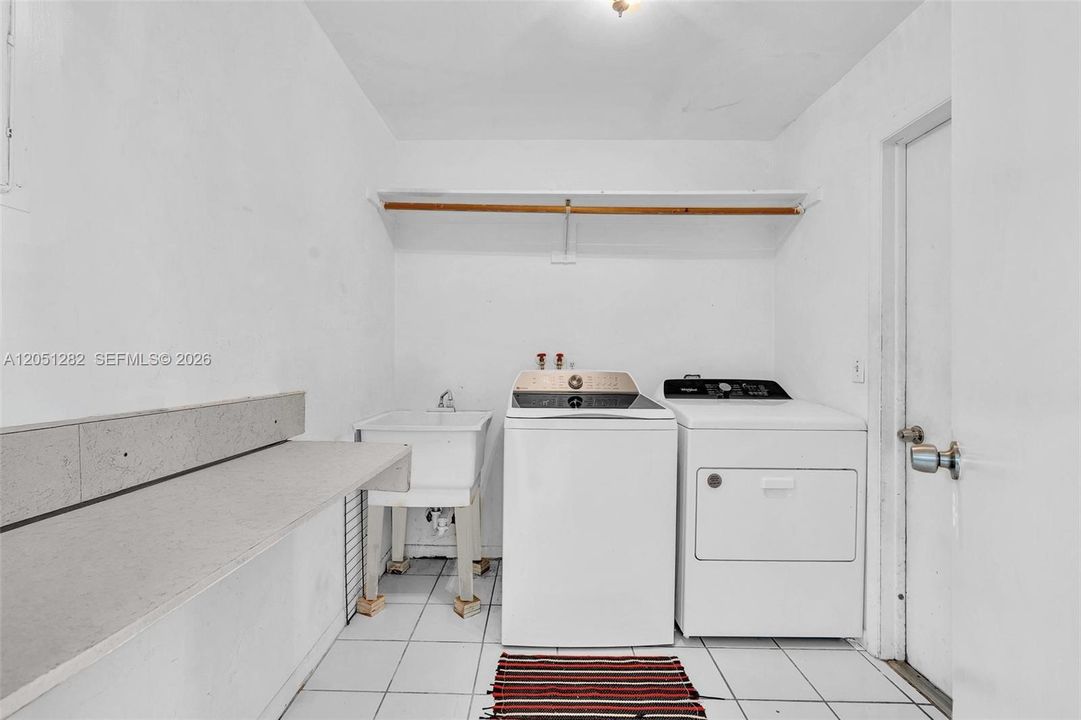 En Venta: $549,990 (3 camas, 2 baños, 1952 Pies cuadrados)