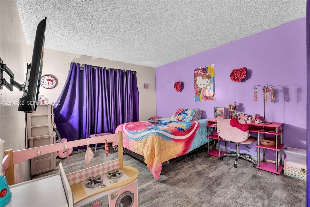 En Venta: $549,990 (3 camas, 2 baños, 1952 Pies cuadrados)
