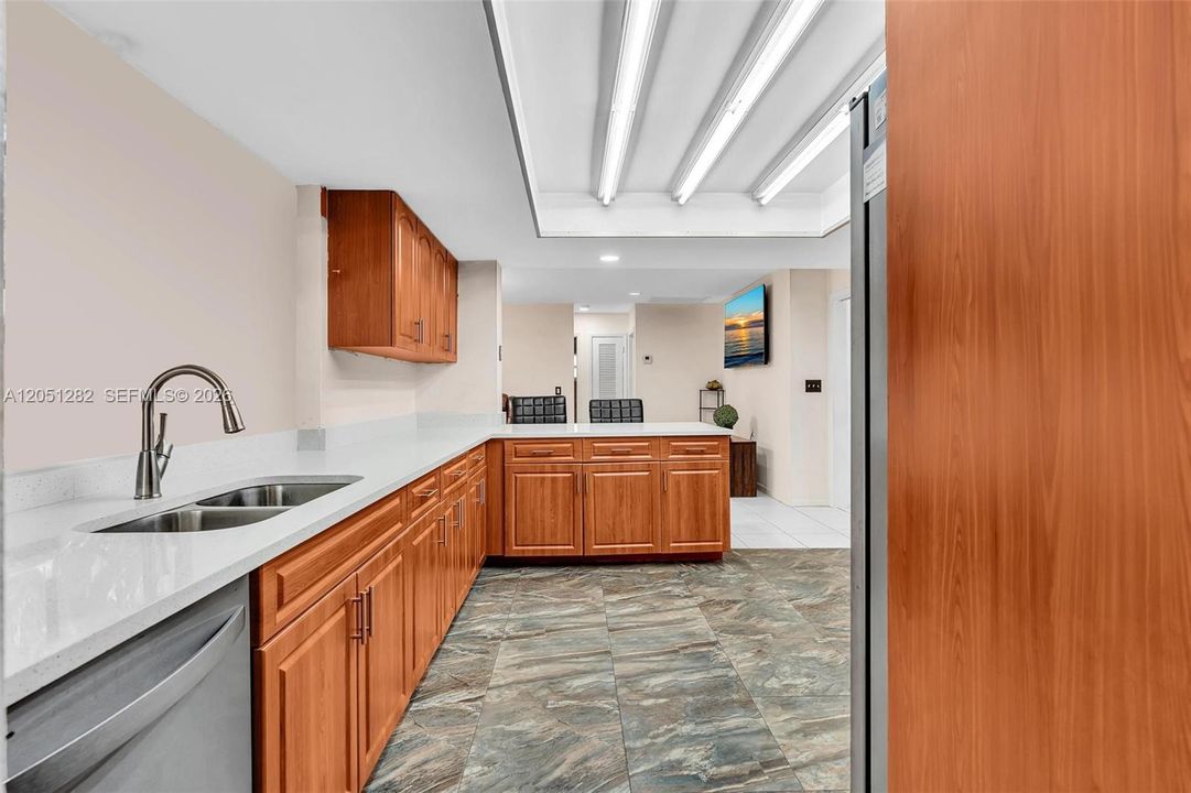 En Venta: $549,990 (3 camas, 2 baños, 1952 Pies cuadrados)