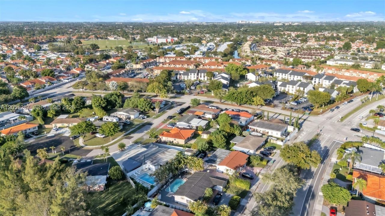 В аренду: $4,350 (4 спален, 2 ванн, 1681 Квадратных фут)