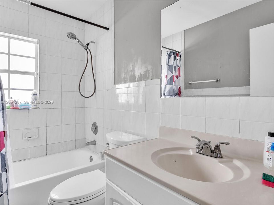 В аренду: $4,350 (4 спален, 2 ванн, 1681 Квадратных фут)