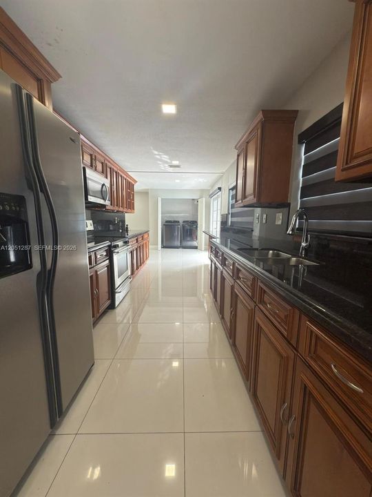 В аренду: $4,350 (4 спален, 2 ванн, 1681 Квадратных фут)