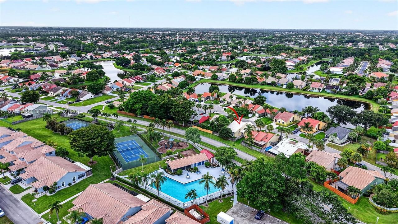 En Venta: $465,000 (4 camas, 2 baños, 1366 Pies cuadrados)