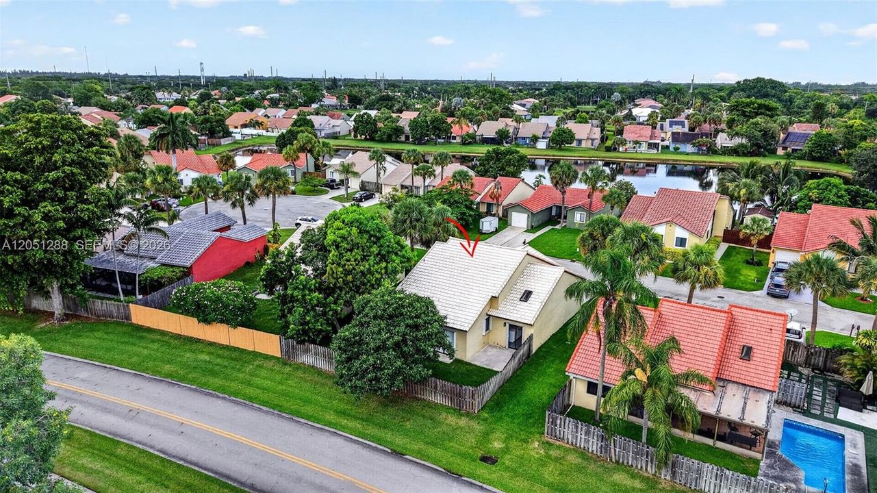 En Venta: $465,000 (4 camas, 2 baños, 1366 Pies cuadrados)