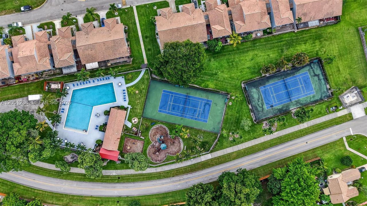 En Venta: $465,000 (4 camas, 2 baños, 1366 Pies cuadrados)