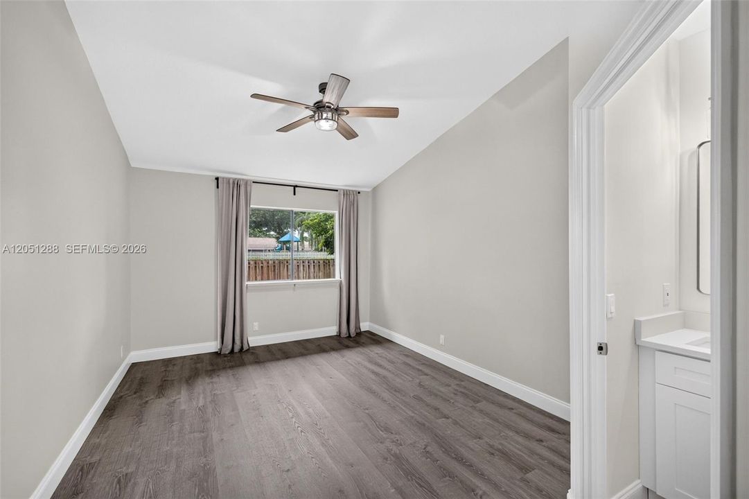En Venta: $465,000 (4 camas, 2 baños, 1366 Pies cuadrados)
