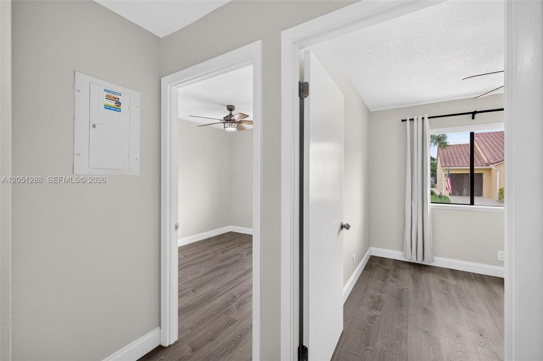 En Venta: $465,000 (4 camas, 2 baños, 1366 Pies cuadrados)