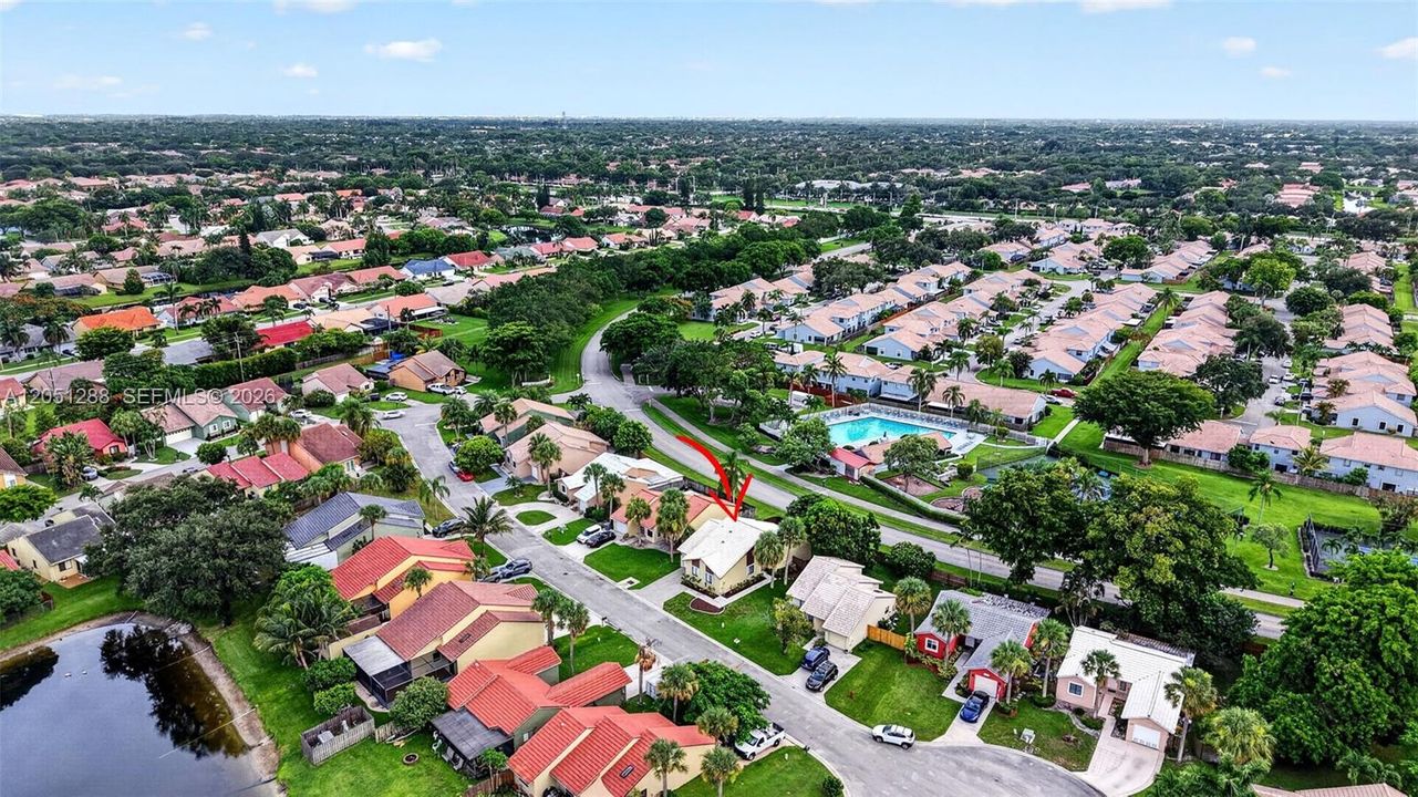 En Venta: $465,000 (4 camas, 2 baños, 1366 Pies cuadrados)