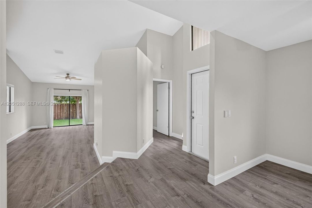 En Venta: $465,000 (4 camas, 2 baños, 1366 Pies cuadrados)
