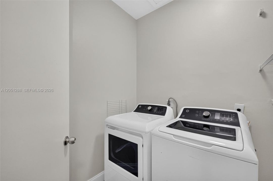 En Venta: $465,000 (4 camas, 2 baños, 1366 Pies cuadrados)